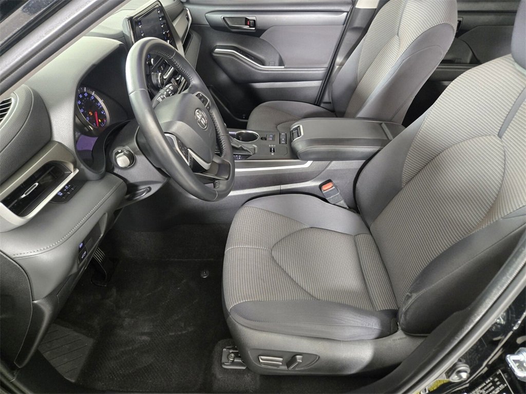 Used 2022 Toyota Highlander LE image 14