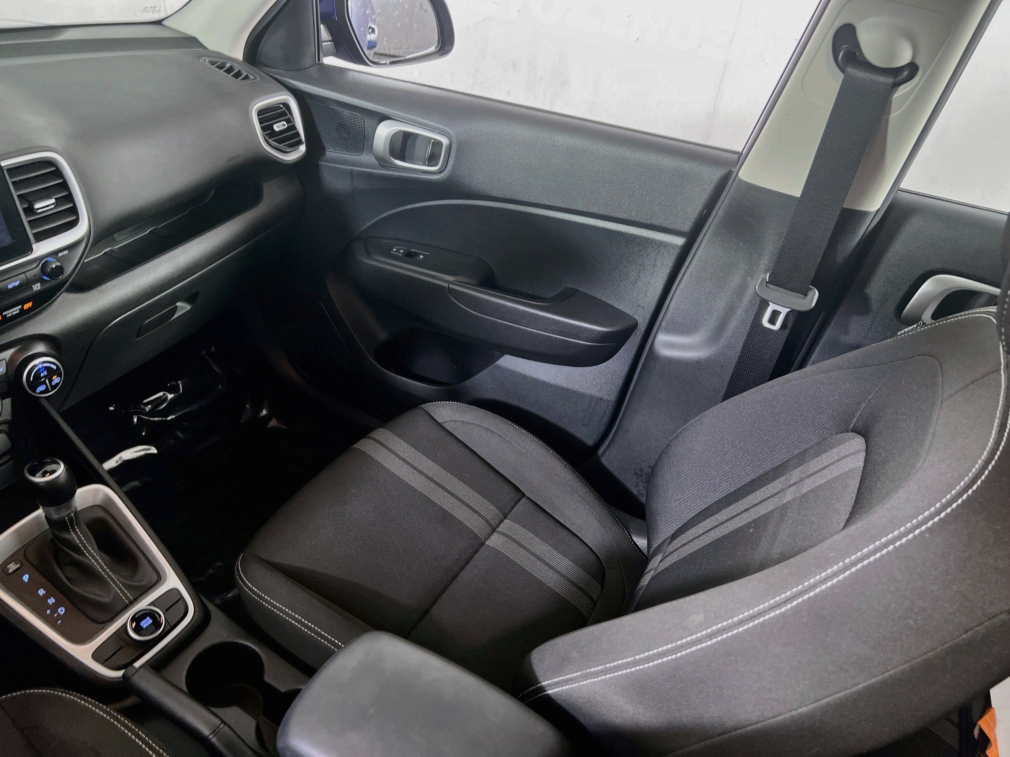 Used 2023 Hyundai Venue SEL FWD image 22