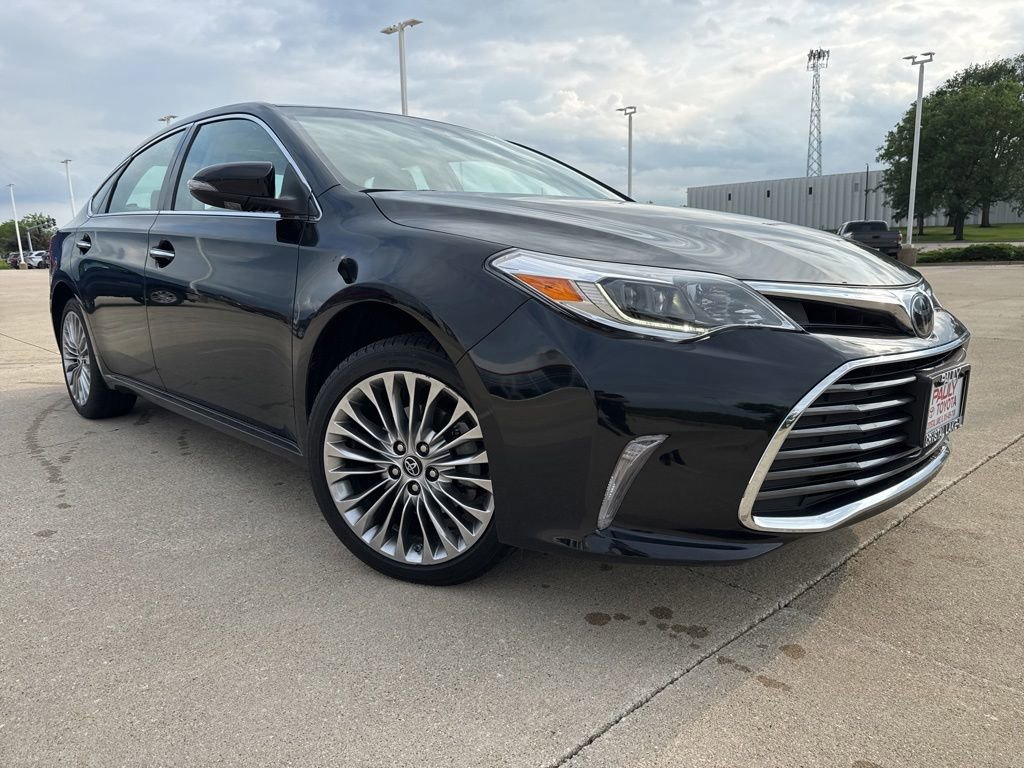 Used 2018 Toyota Avalon Limited FWD image 2