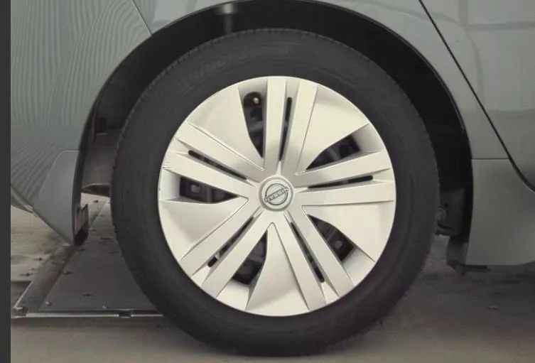 Used 2025 Nissan Leaf S FWD image 12