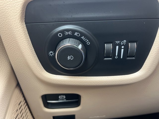 Used 2024 Jeep Grand Cherokee Limited image 27