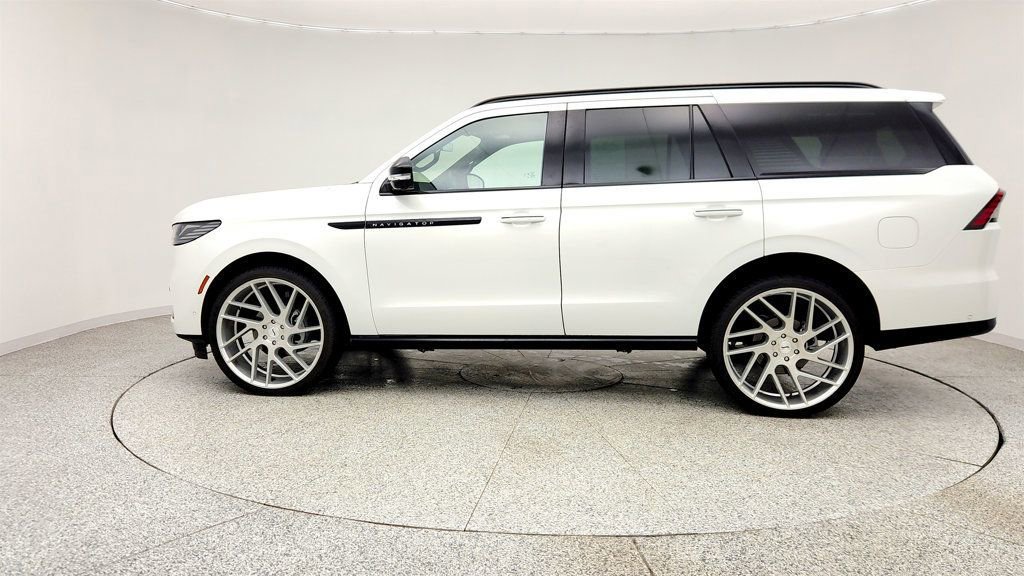 Used 2025 Lincoln Navigator Reserve w/ Jet Appearance Package image 8
