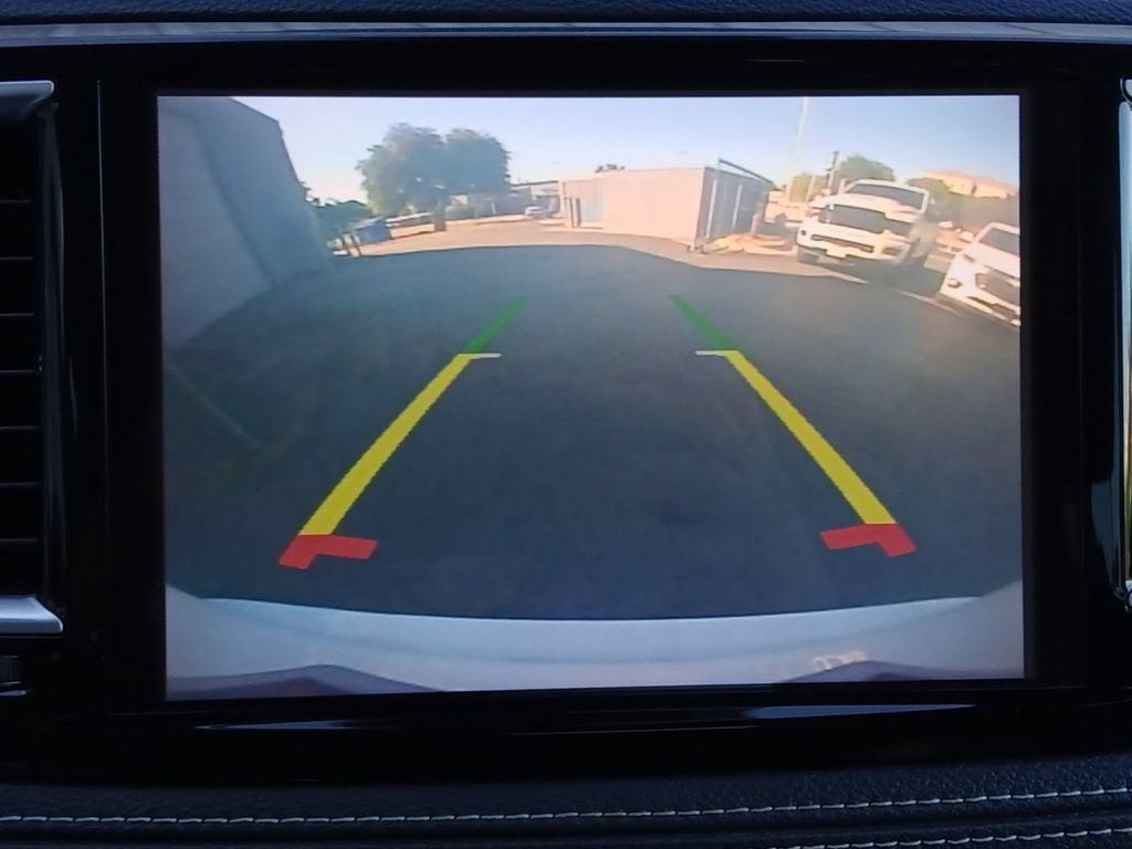 Used 2021 Chrysler Pacifica Touring-L w/ Uconnect Theater Family Group FWD image 9