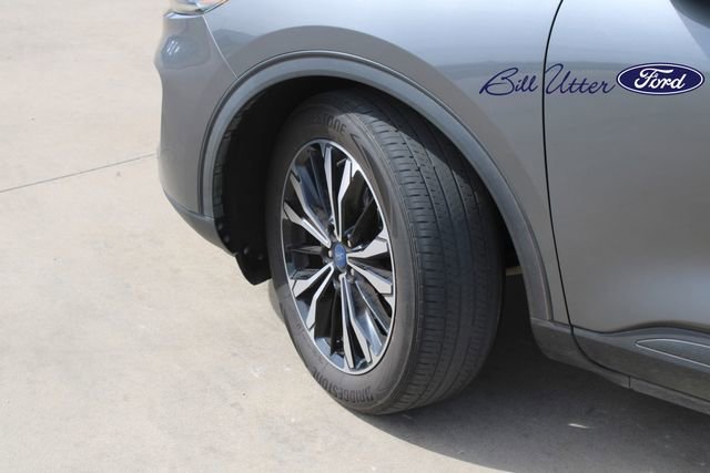 Used 2022 Ford Escape SE w/ SE Sport Appearance Package image 9