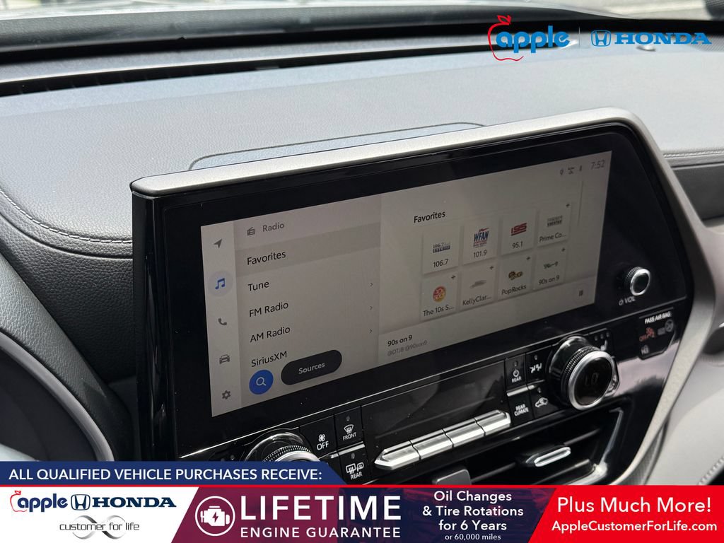 Used 2023 Toyota Highlander Limited AWD/4WD image 12