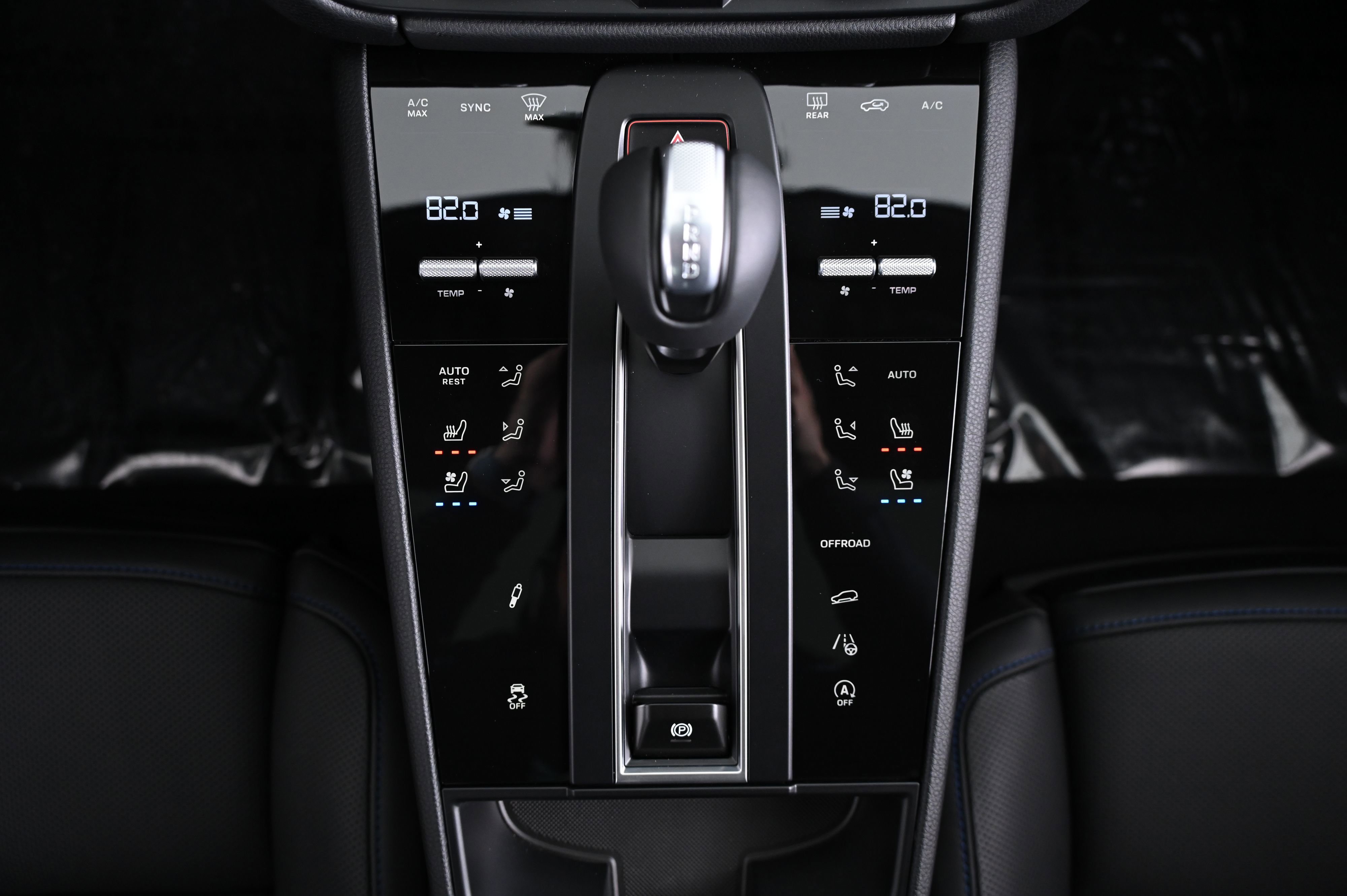 Certified 2025 Porsche Macan image 42