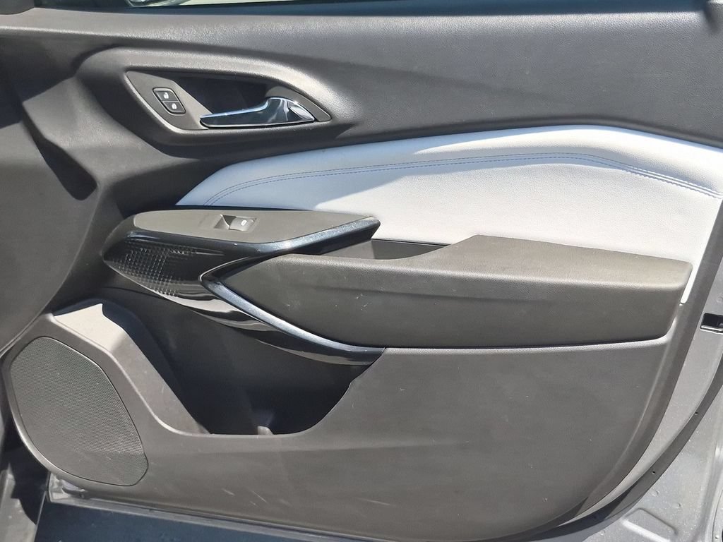 Used 2025 Chevrolet Trax LT w/ LT Convenience Package FWD image 33