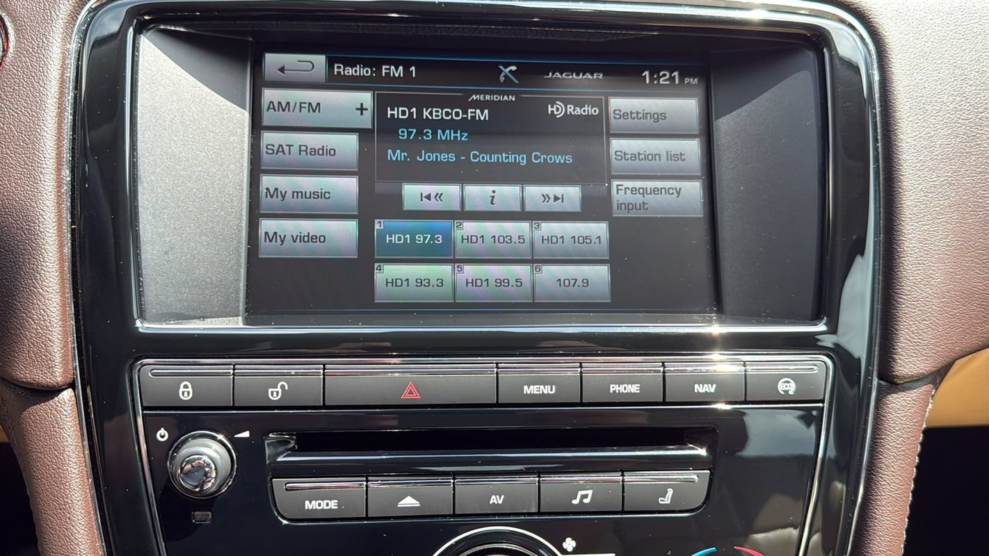 Used 2015 Jaguar XJ AWD image 22
