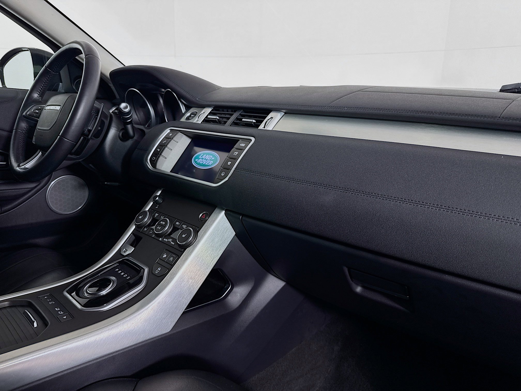 Used 2017 Land Rover Range Rover Evoque SE image 49