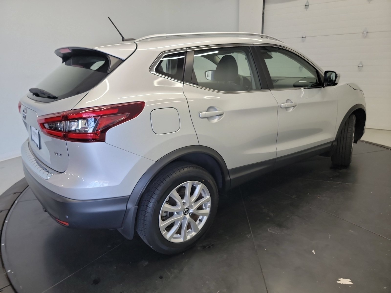 Used 2021 Nissan Rogue Sport SV FWD image 9