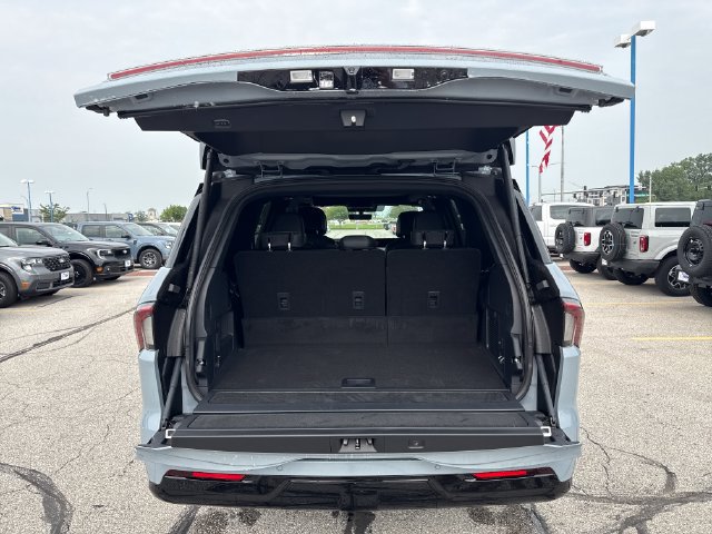 New 2027 Lincoln Navigator Reserve w/ Jet Appearance Package AWD/4WD image 8