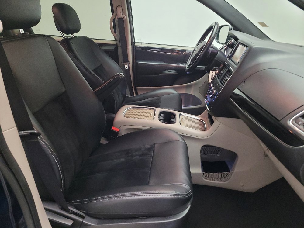 Used 2017 Dodge Grand Caravan SXT w/ Rear Park Assist Package FWD image 21