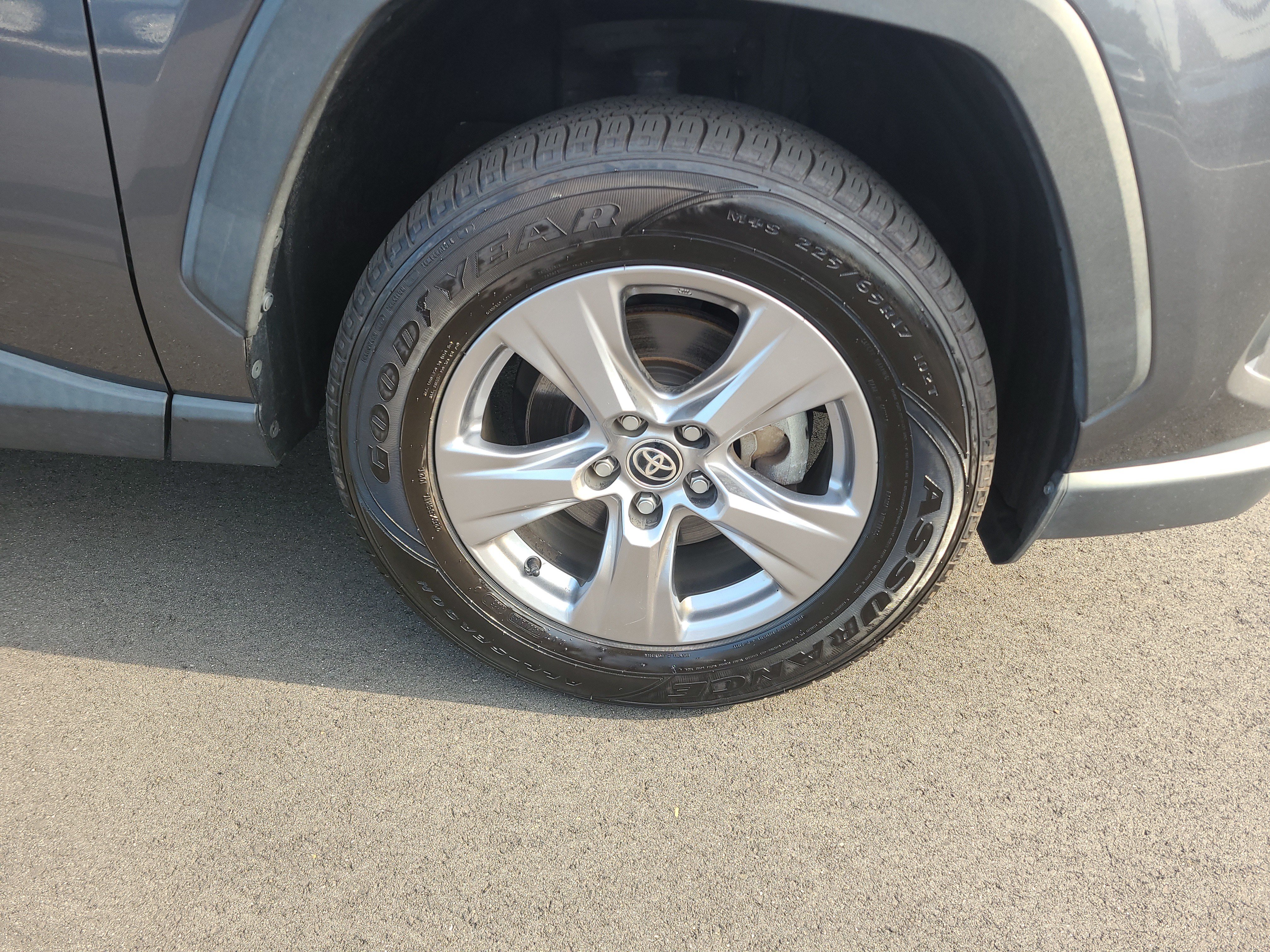 Certified 2022 Toyota RAV4 LE AWD/4WD image 12