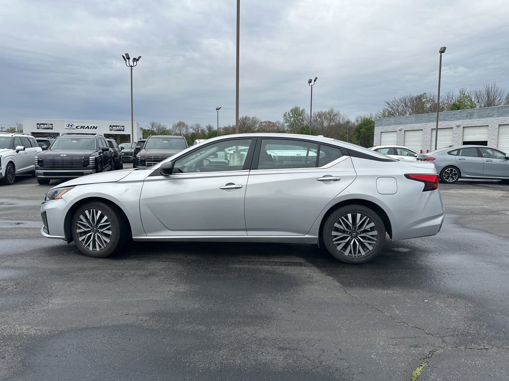 Used 2024 Nissan Altima 2.5 SV FWD image 11