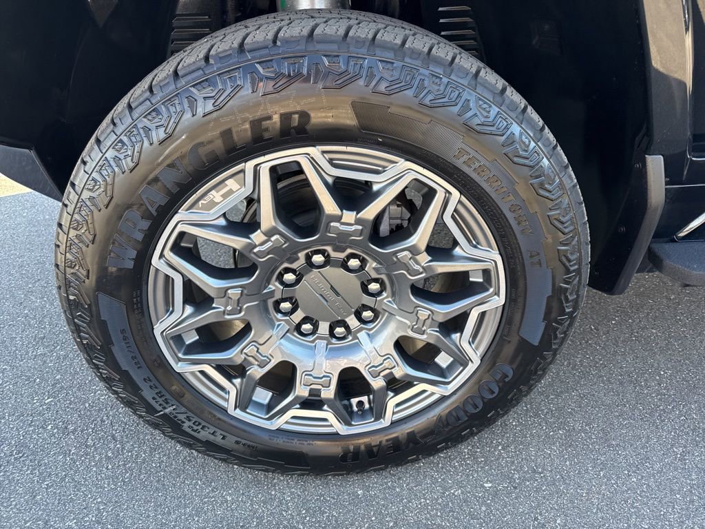 Used 2025 GMC Hummer EV 3X w/ LPO, Illumination Package image 36