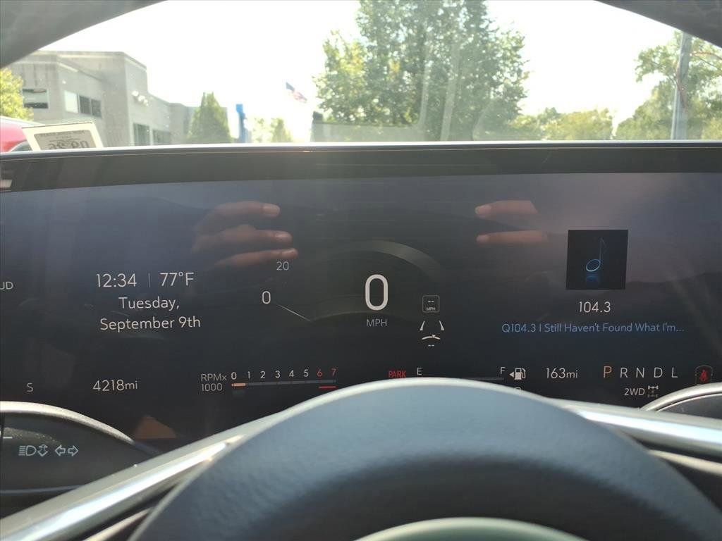 Used 2025 Buick Enclave Preferred w/ Power Package image 9