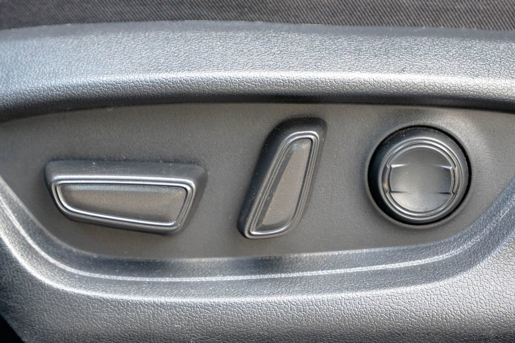 Used 2025 Toyota Camry LE AWD/4WD image 19