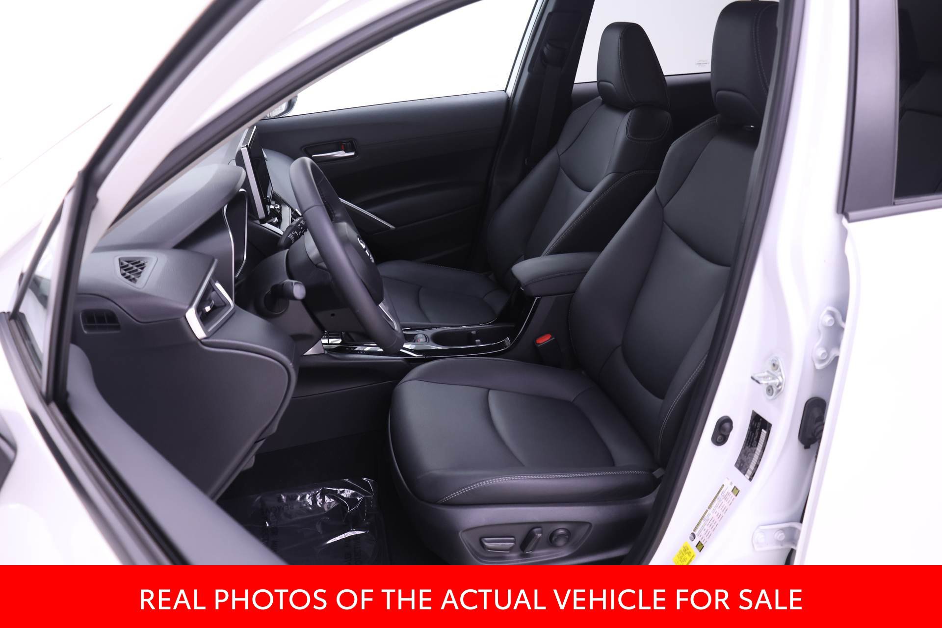 Certified 2024 Toyota Corolla Cross XLE w/ Convenience Package AWD/4WD image 4