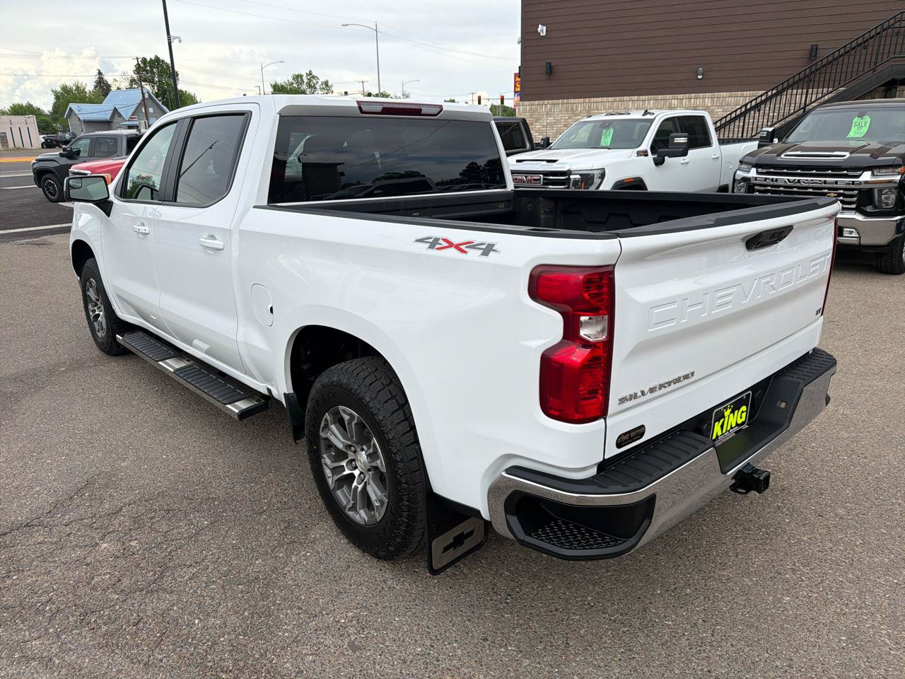 Used 2022 Chevrolet Silverado 1500 LT AWD/4WD image 4