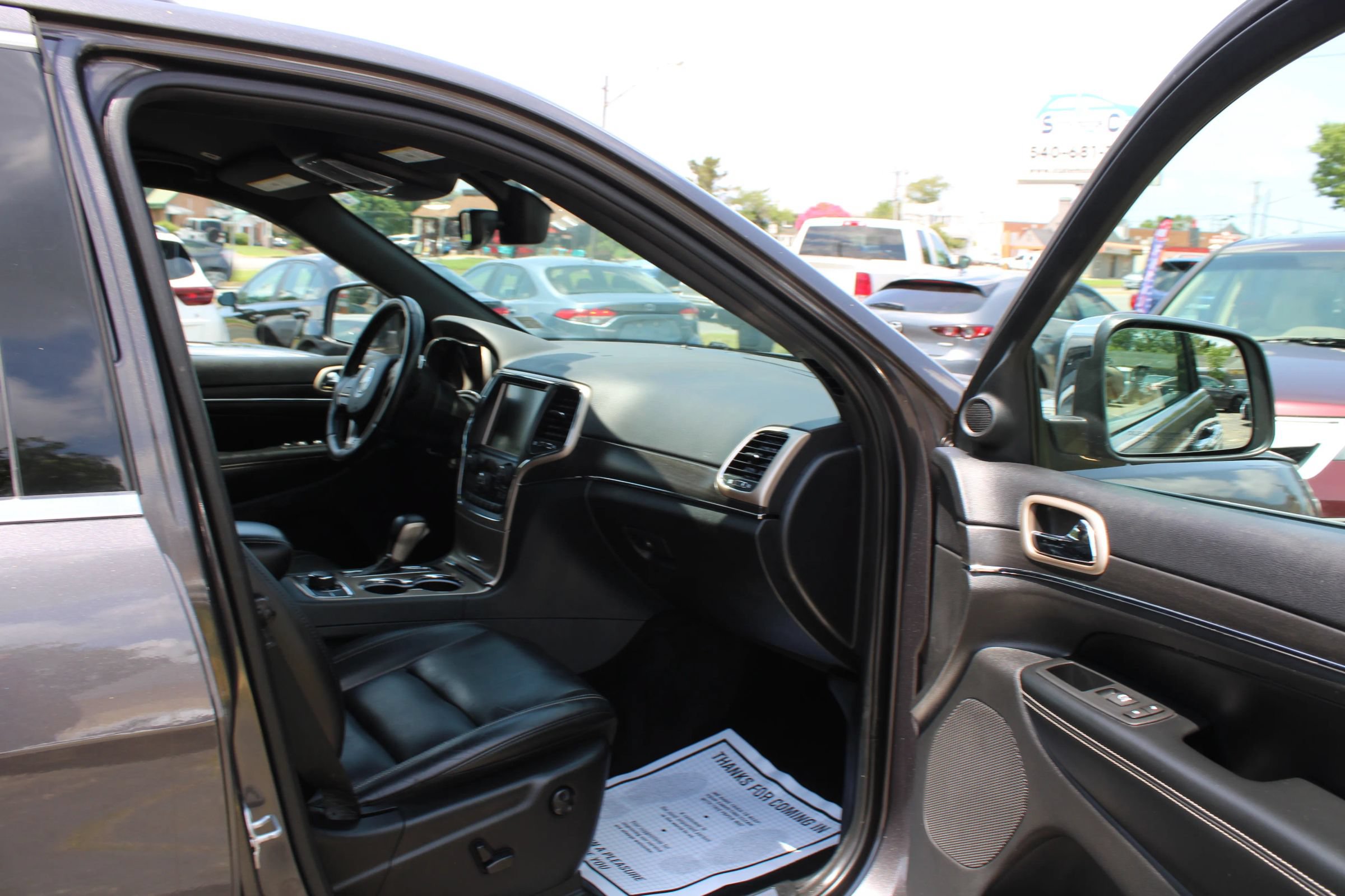 Used 2017 Jeep Grand Cherokee Limited AWD/4WD image 24