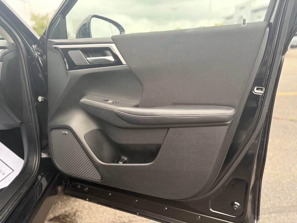 Used 2025 Mitsubishi Outlander ES AWD/4WD image 17