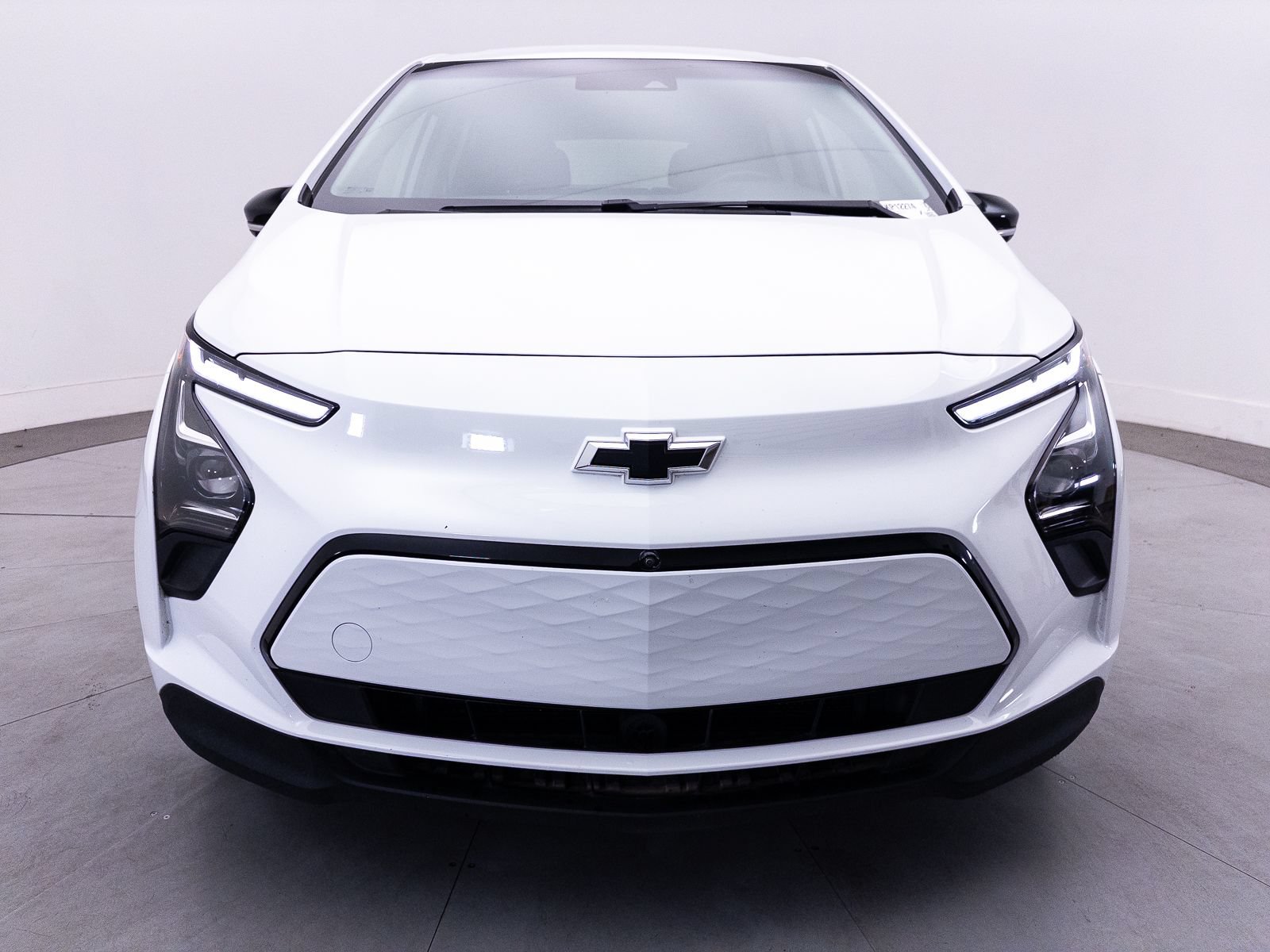 Used 2023 Chevrolet Bolt LT w/ Infotainment Package FWD image 14