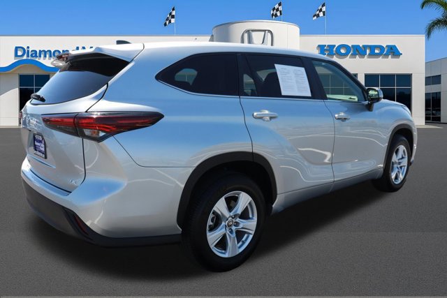 Used 2025 Toyota Highlander LE image 8