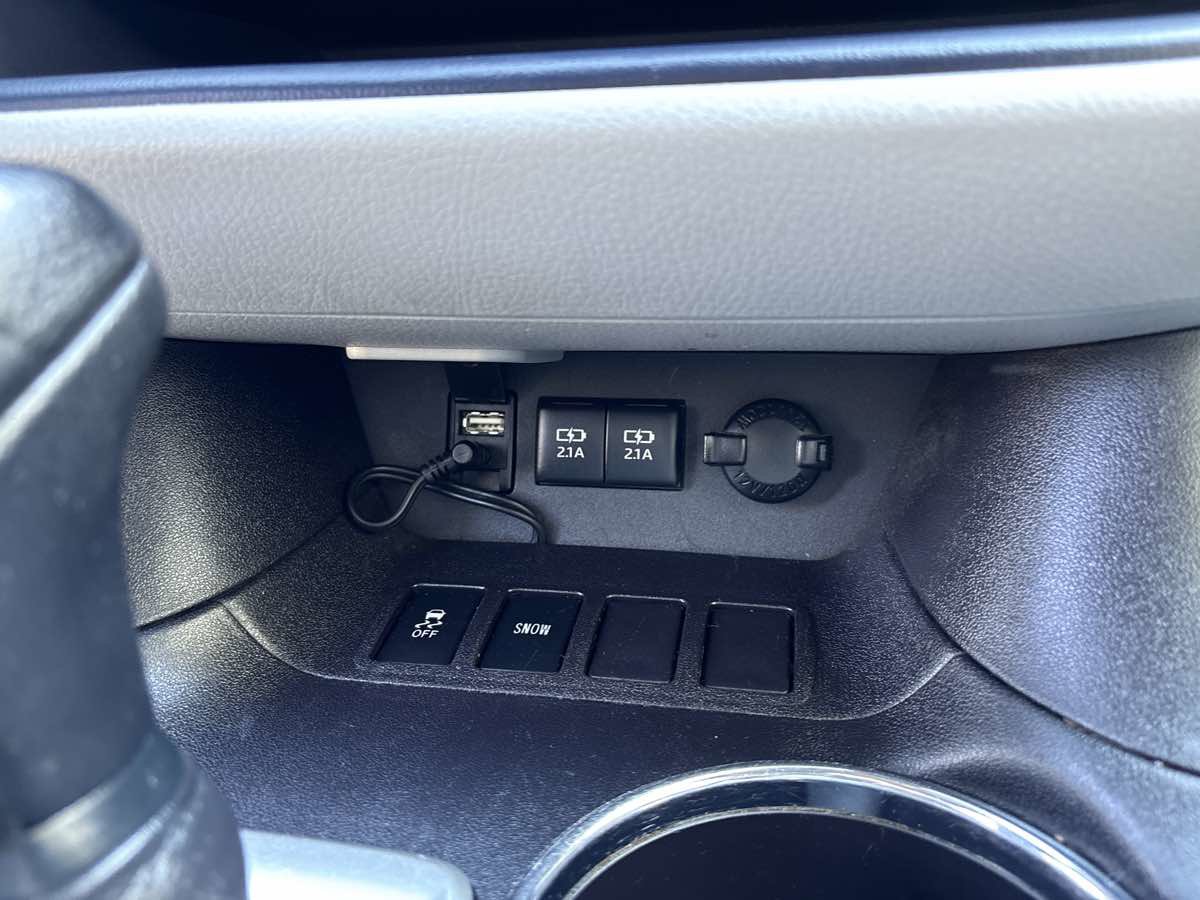 Used 2018 Toyota Highlander LE image 28