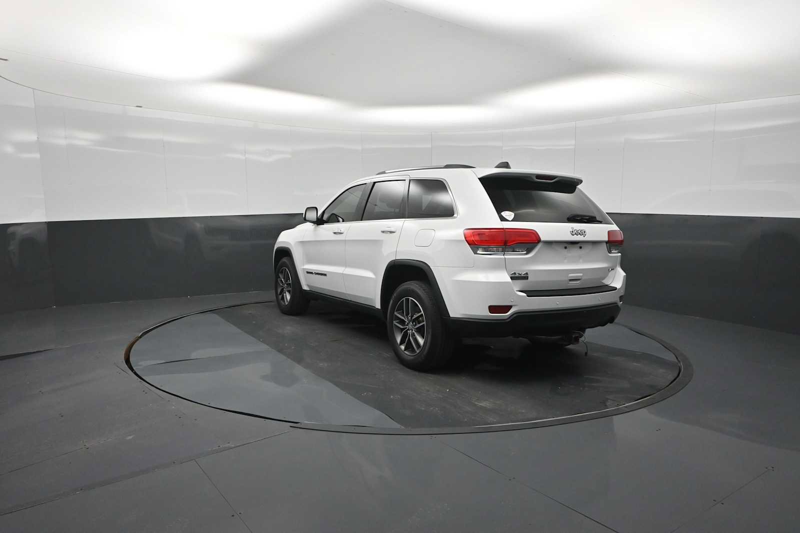 Used 2018 Jeep Grand Cherokee Laredo AWD/4WD image 88