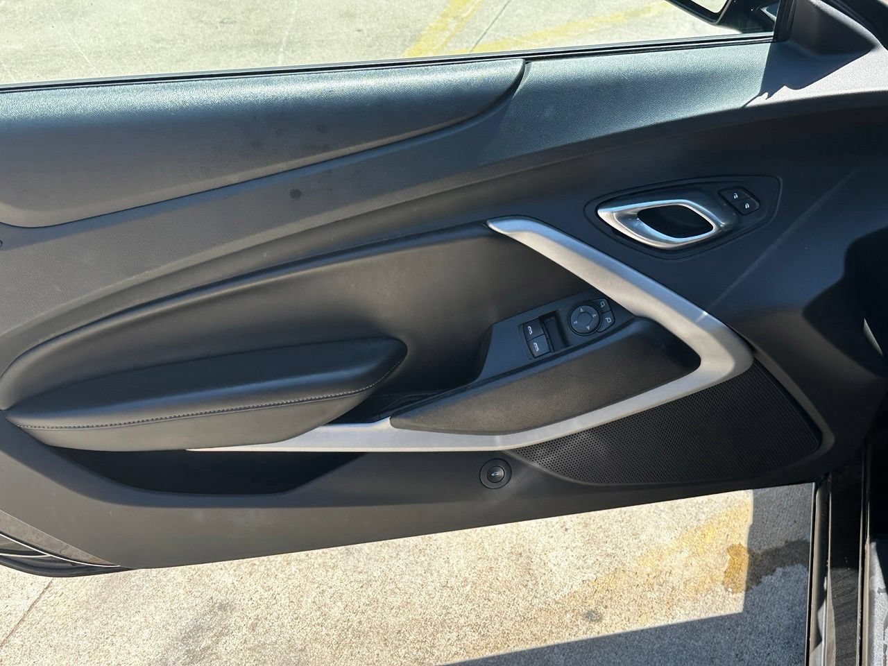 Used 2018 Chevrolet Camaro LT RWD image 10