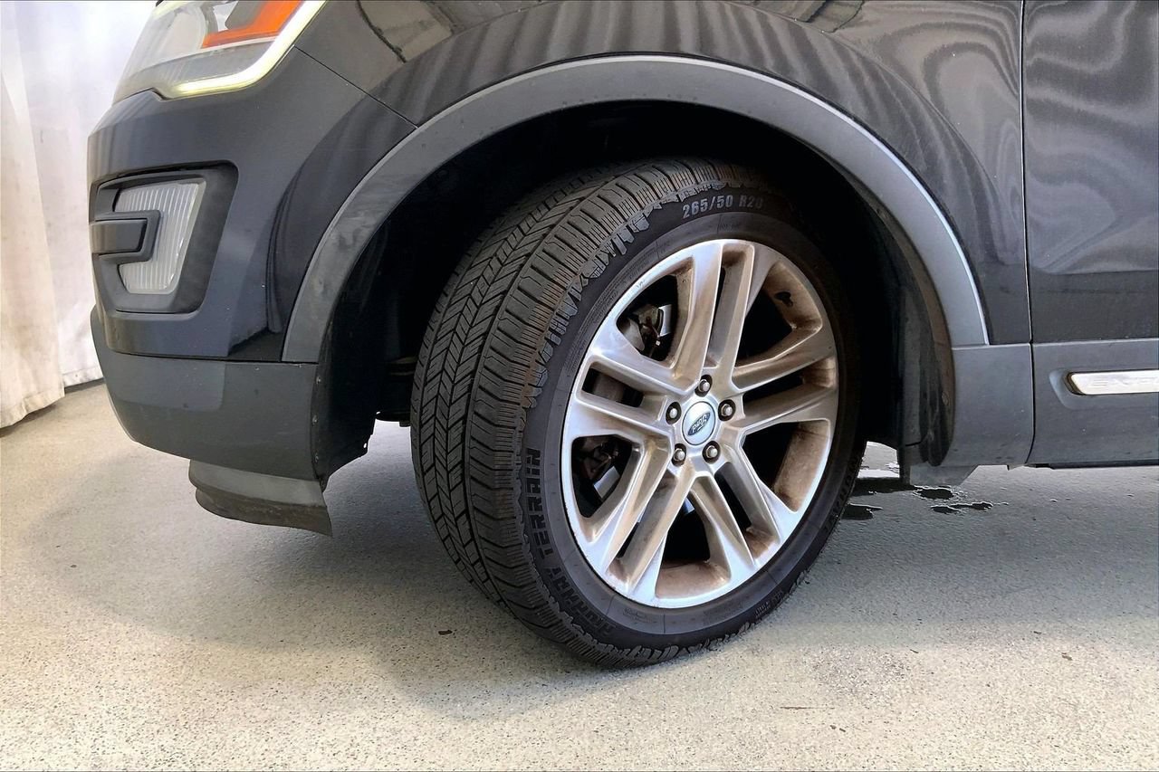 Used 2017 Ford Explorer XLT w/ Equipment Group 202A FWD image 20