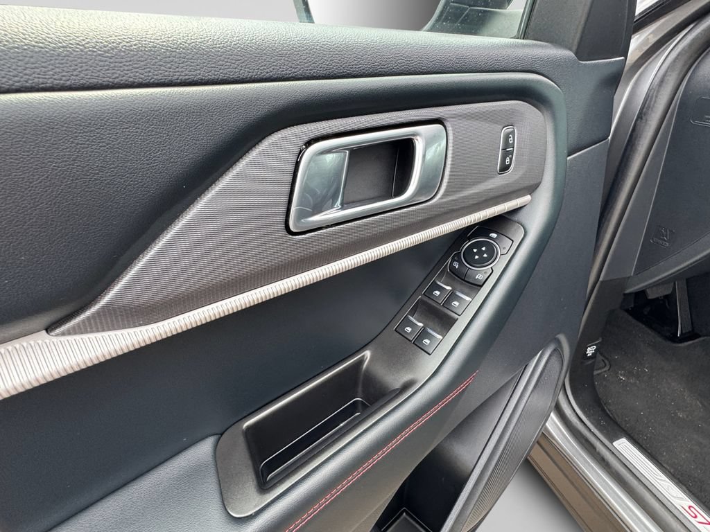 Used 2025 Ford Explorer ST-Line AWD/4WD image 19