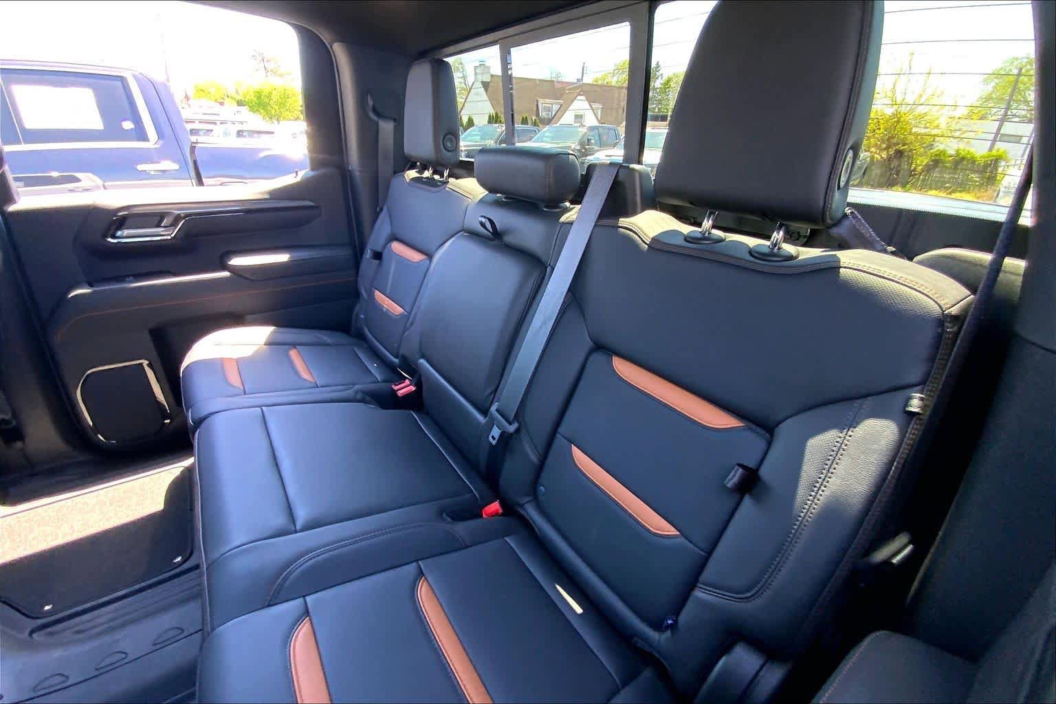 Used 2022 GMC Sierra 1500 AT4 w/ AT4 Premium Package AWD/4WD image 21