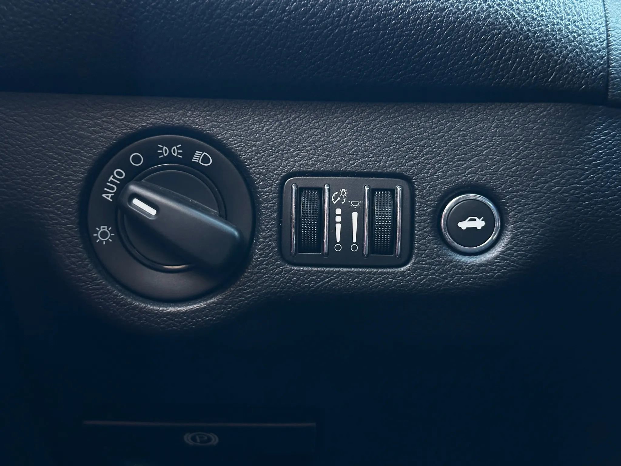 Used 2016 Dodge Challenger SRT Hellcat image 31