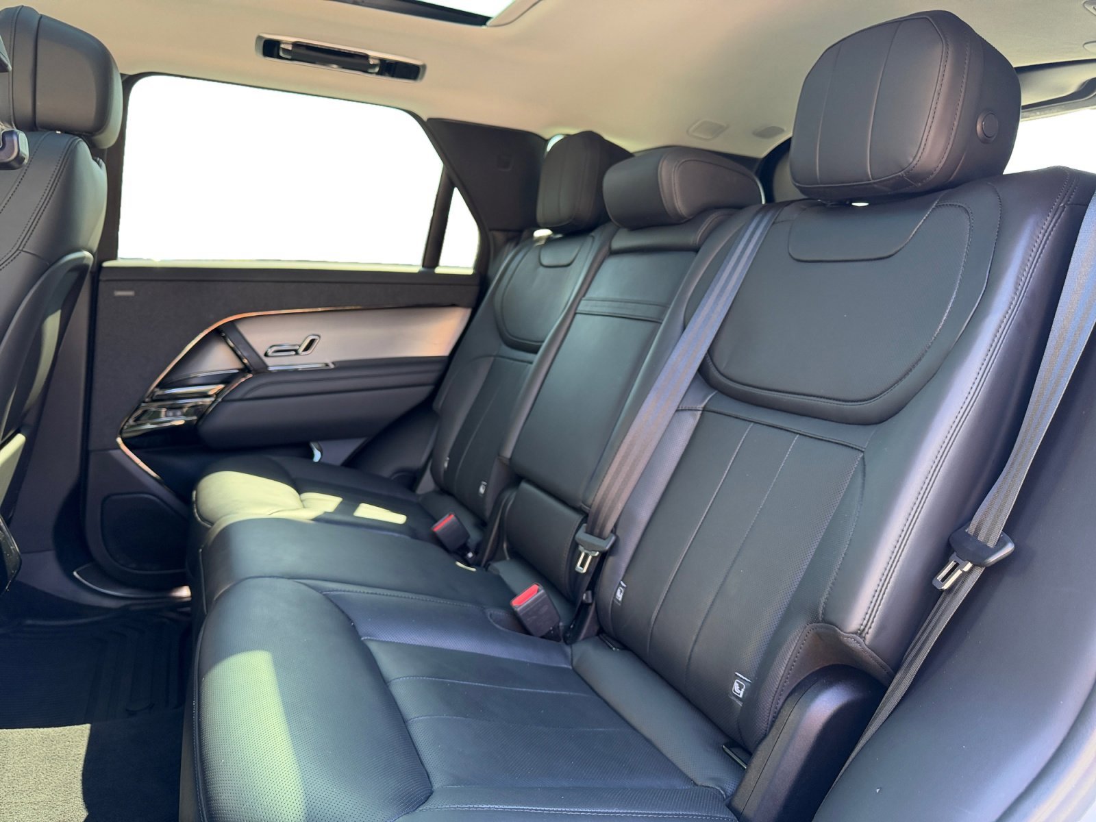 Used 2024 Land Rover Range Rover Sport SE image 16