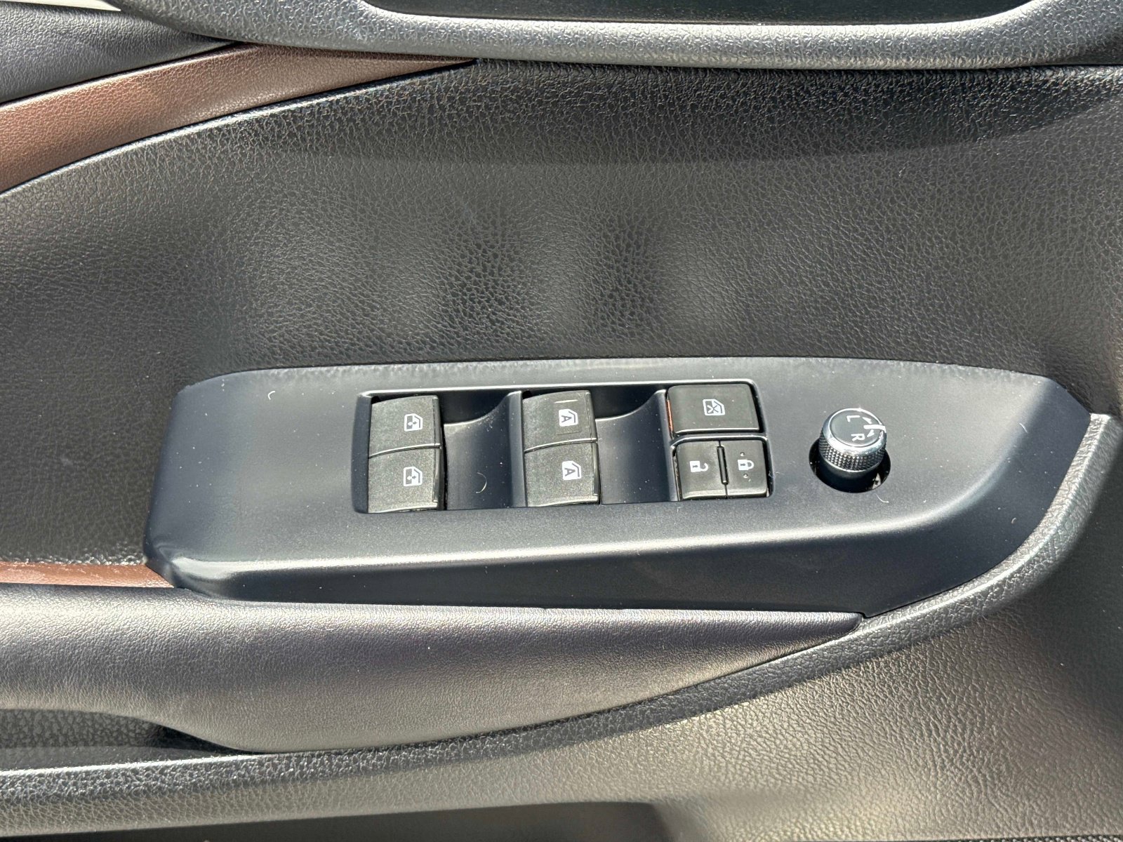 Used 2019 Toyota Highlander XLE AWD/4WD image 22