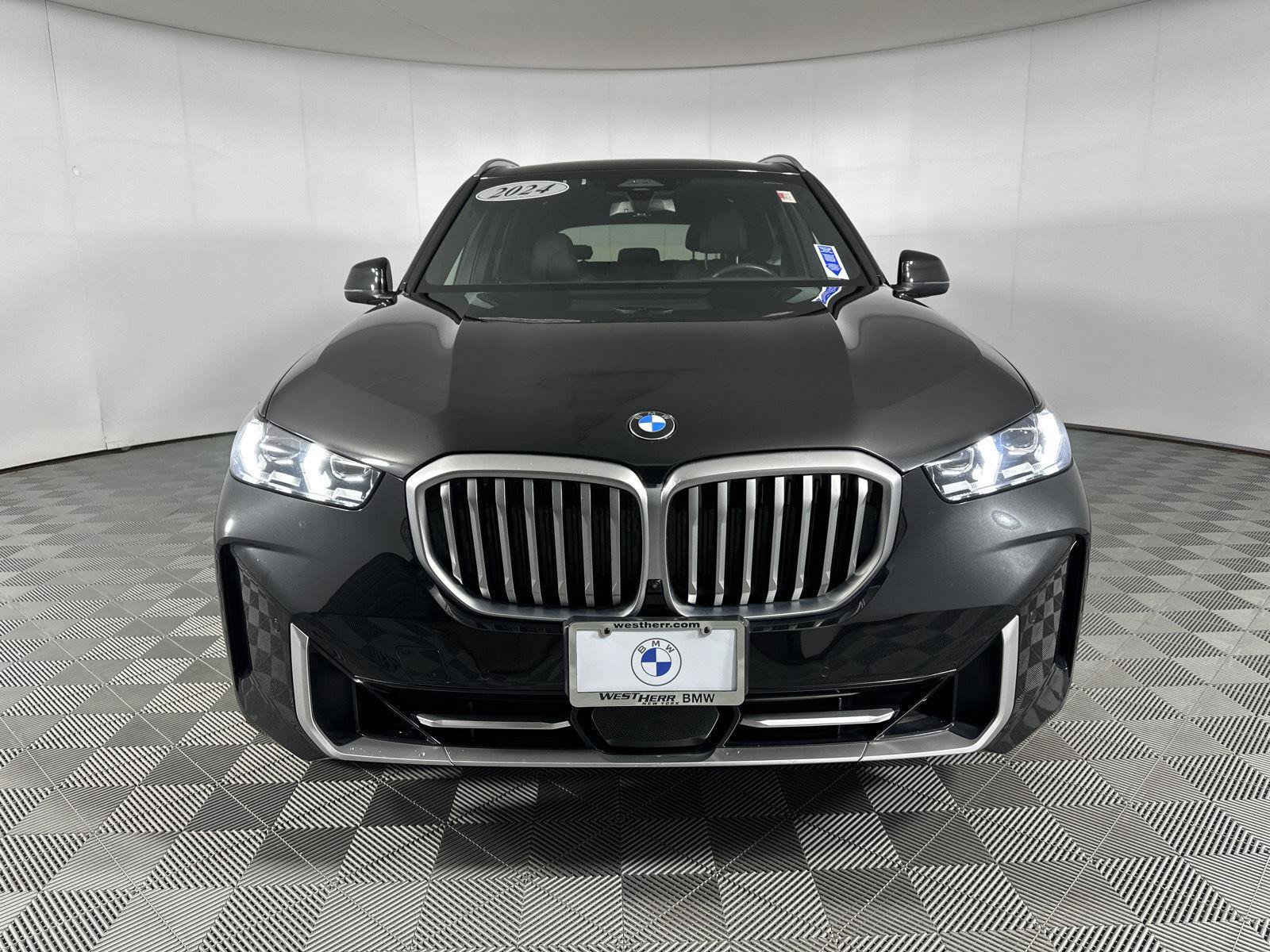 Used 2024 BMW X5 xDrive40i w/ Premium Package AWD/4WD image 2