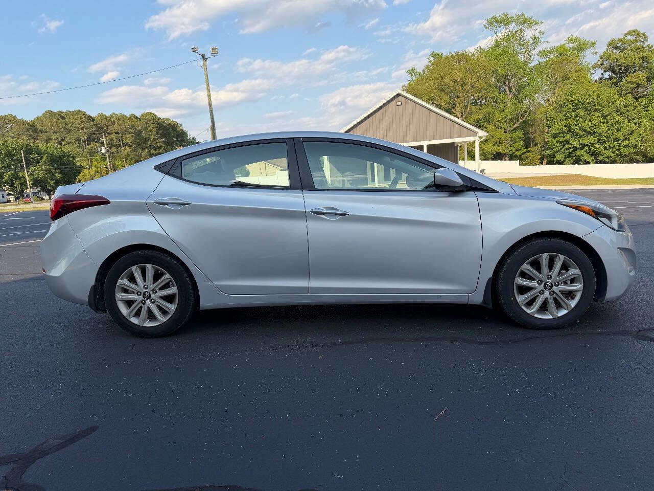 Used 2014 Hyundai Elantra SE w/ Option Group 02 FWD image 9
