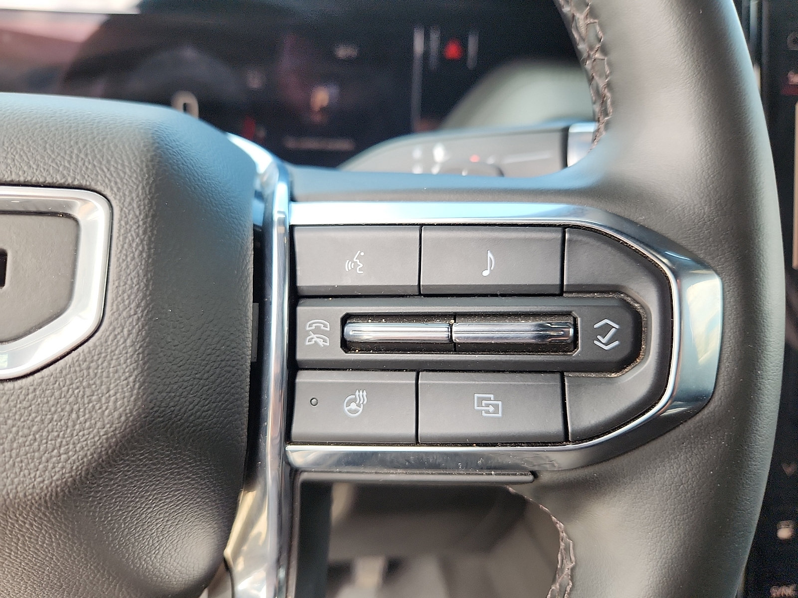 Used 2025 GMC Yukon Denali AWD/4WD image 15