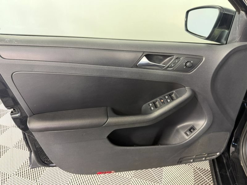 Used 2012 Volkswagen Jetta SE FWD image 67