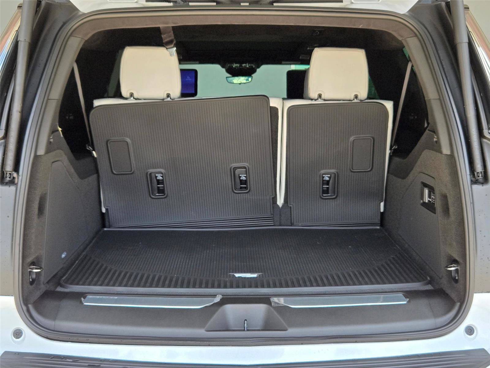 New 2026 Cadillac Escalade ESV Platinum Sport w/ LPO, Floor Liner Package AWD/4WD image 34
