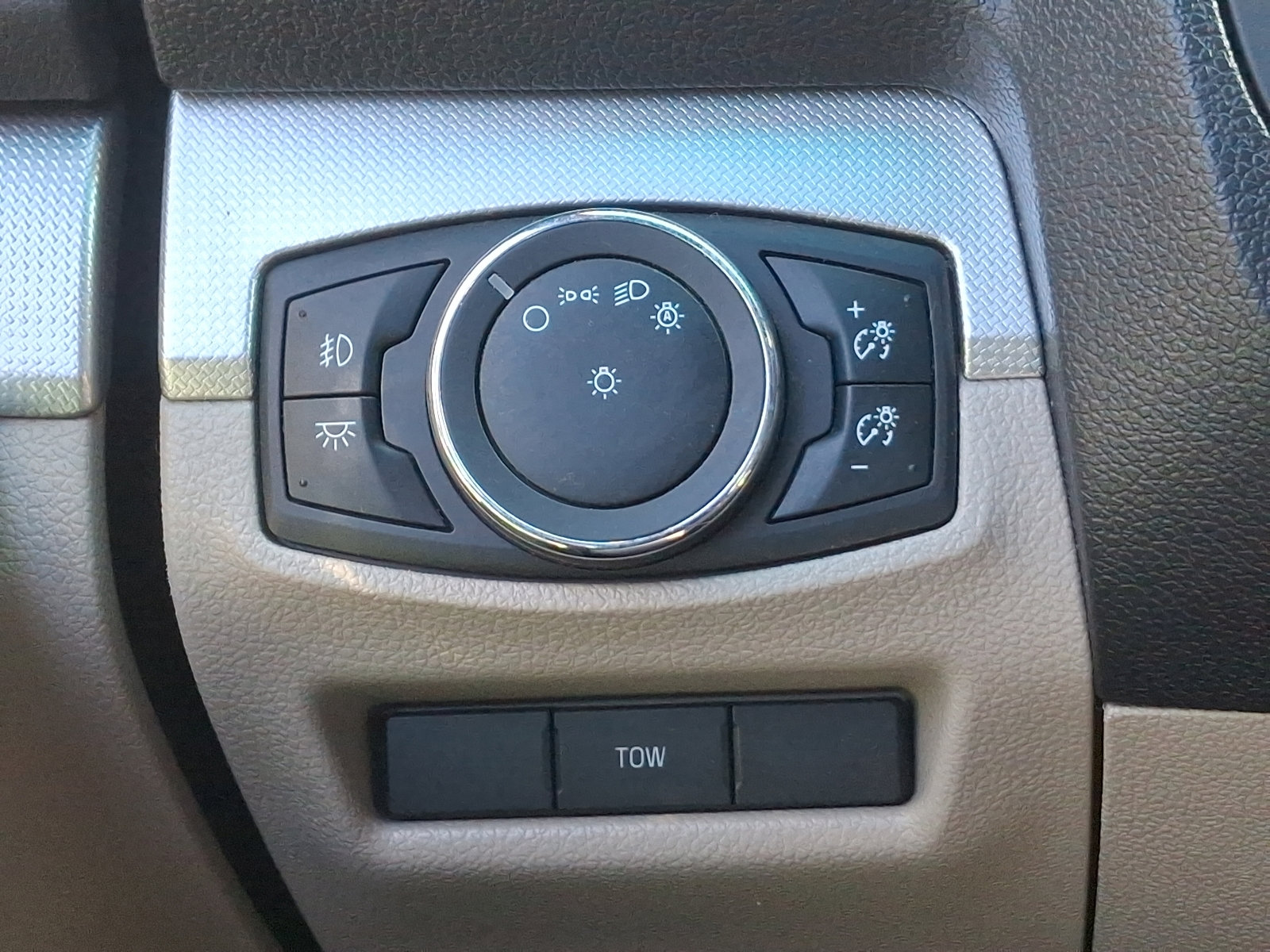Used 2015 Ford Explorer XLT image 23