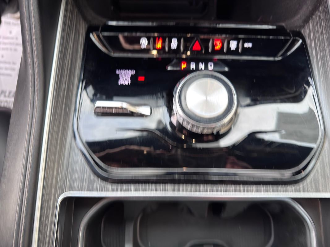 Used 2024 Jeep Wagoneer L Series II w/ Flexible Seating Group image 27