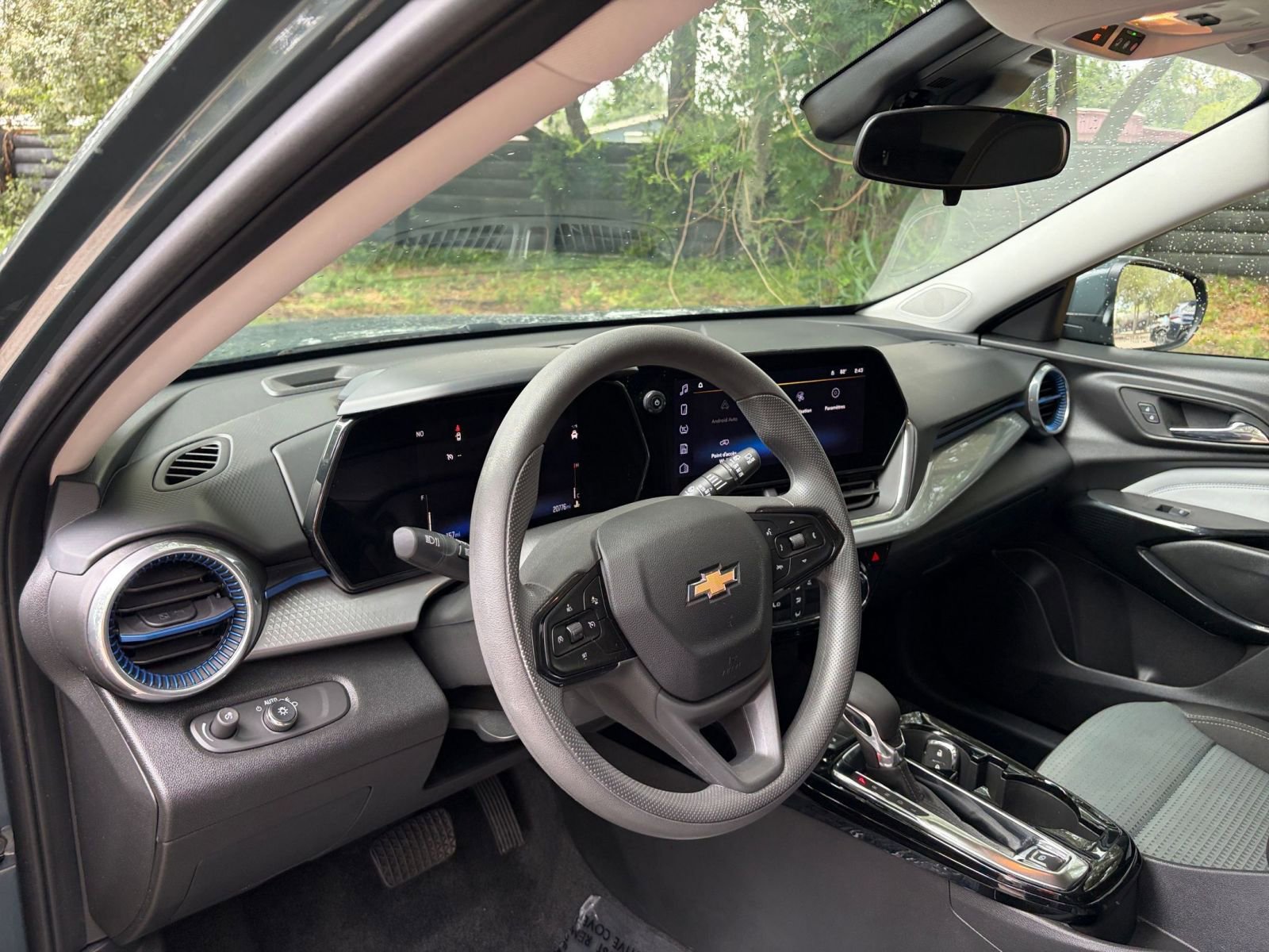 Used 2025 Chevrolet Trax LT FWD image 33