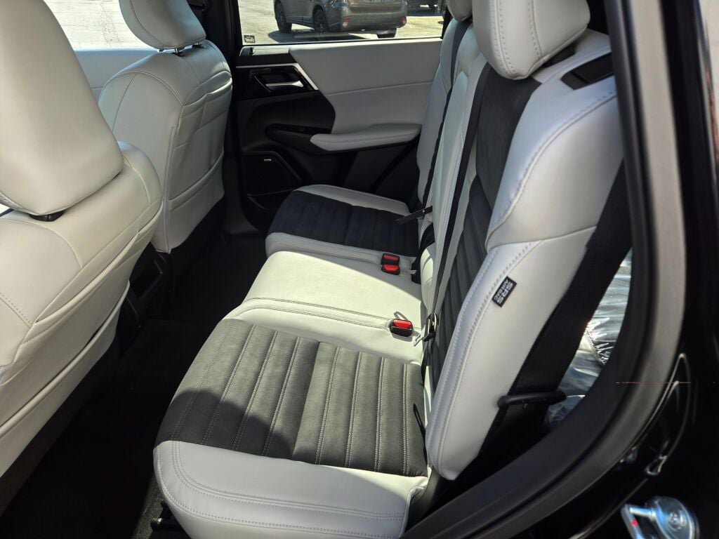 New 2026 Mitsubishi Outlander SE AWD/4WD image 12