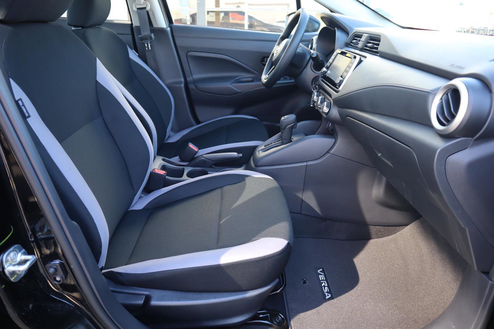 Used 2025 Nissan Versa S w/ Trunk Package image 32
