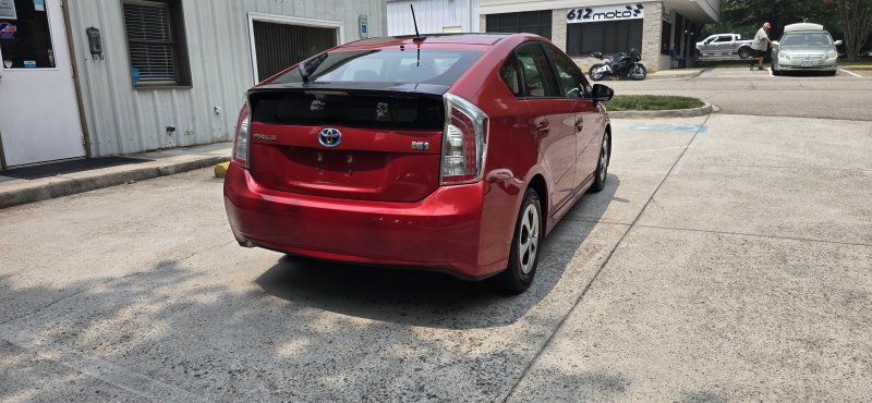 Used 2013 Toyota Prius Four w/ Deluxe Solar Roof Pkg FWD image 5
