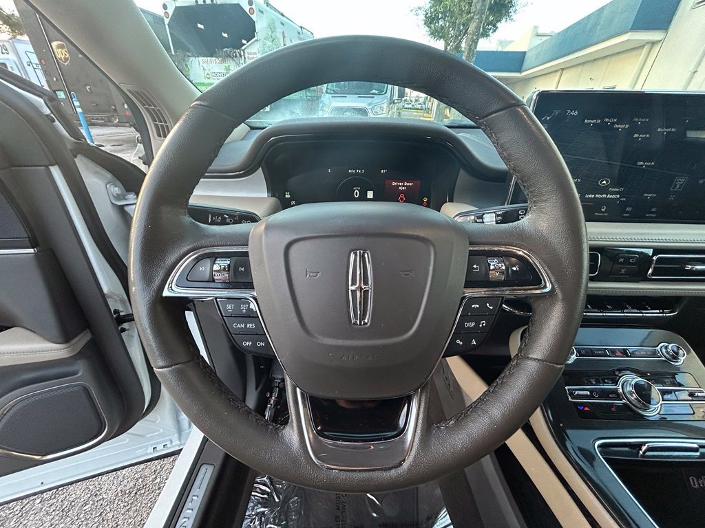 Used 2023 Lincoln Nautilus FWD w/ Premium Package image 14