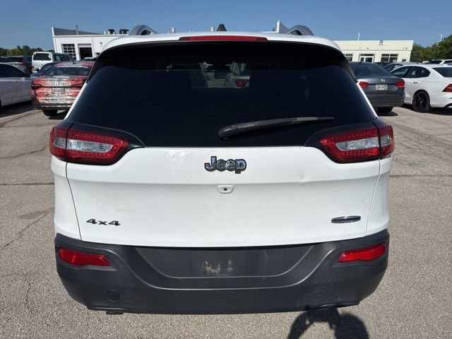Used 2017 Jeep Cherokee Latitude w/ Cold Weather Group AWD/4WD image 5