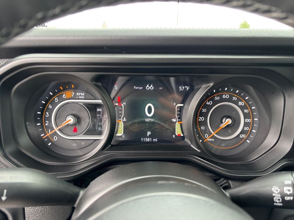 Used 2025 Jeep Wrangler Unlimited Rubicon AWD/4WD image 14